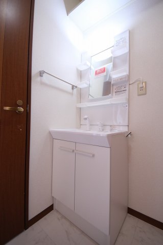 洗面設備　使いやすい独立洗面台です