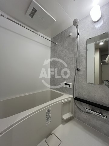 バス・シャワールーム　コンフォリア・リヴ東三国駅前ソルテラス　浴室