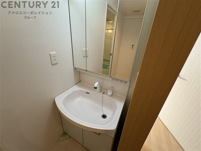 洗面設備　洗面所内に洗濯機置場あり♪