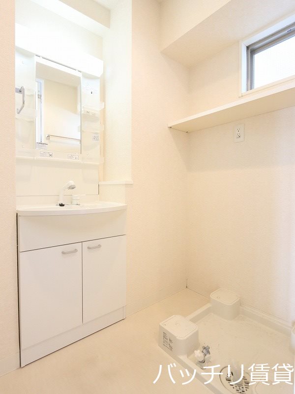 洗面設備　別号室タイプの為、現状を優先いたします