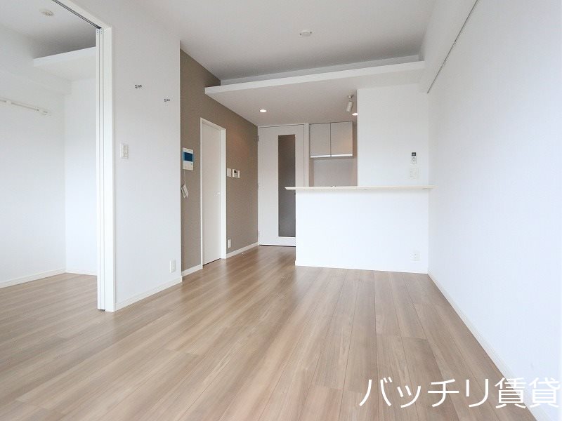 居室・リビング　別号室タイプの為、現状を優先いたします