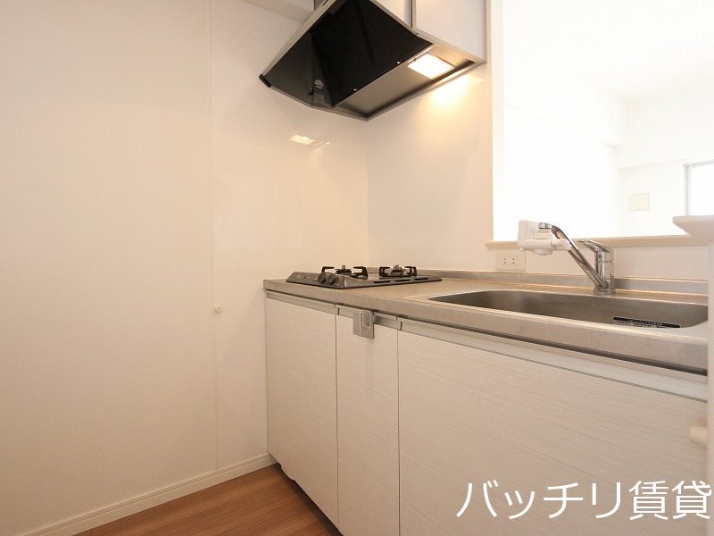 キッチン　別号室タイプの為、現状を優先いたします