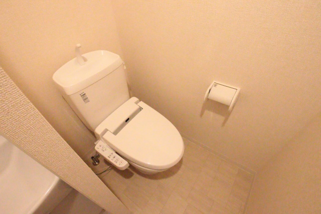 トイレ　※別室の参考写真の為、現況優先です。