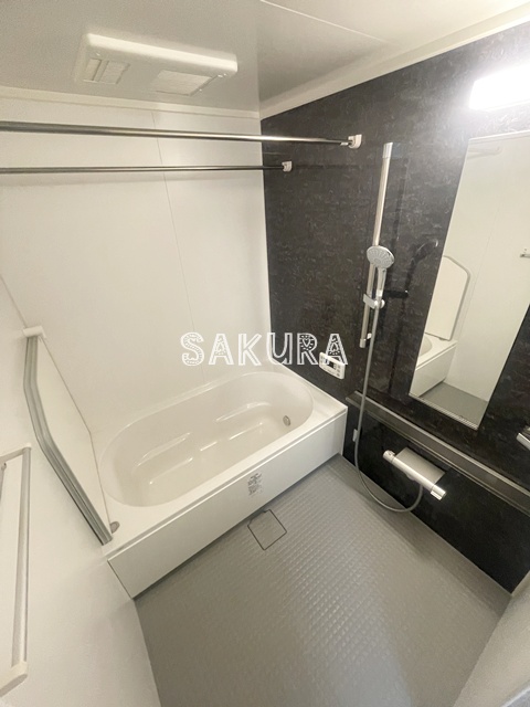 バス・シャワールーム　雨の日でも安心の浴室乾燥機付きです♪