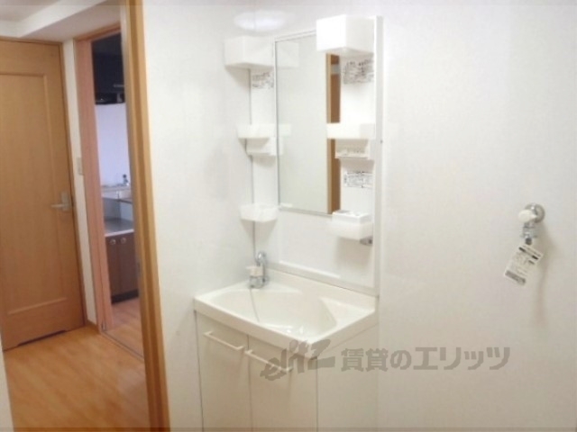 洗面設備　独立洗面台があるのは嬉しいです。