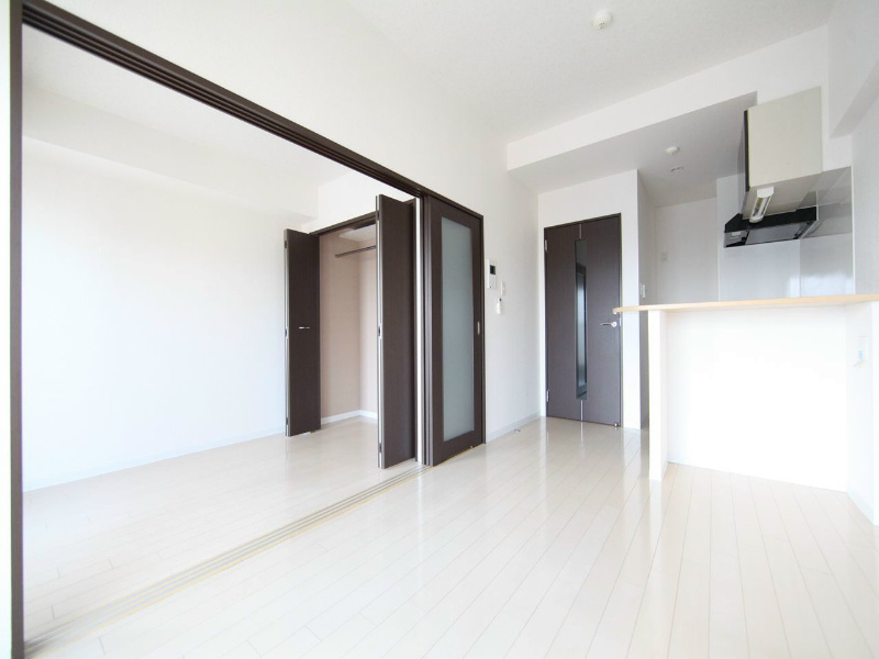 居室・リビング　LDK8.6帖　エアコン付　バルコニーに面しています