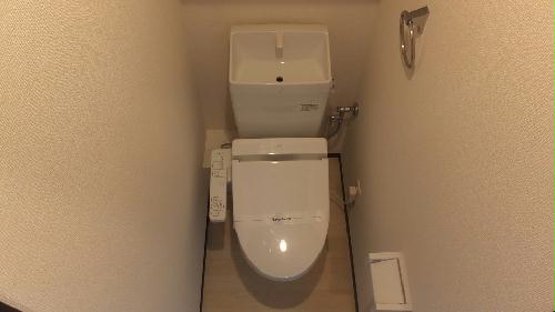 トイレ　温水洗浄便座付きのトイレです