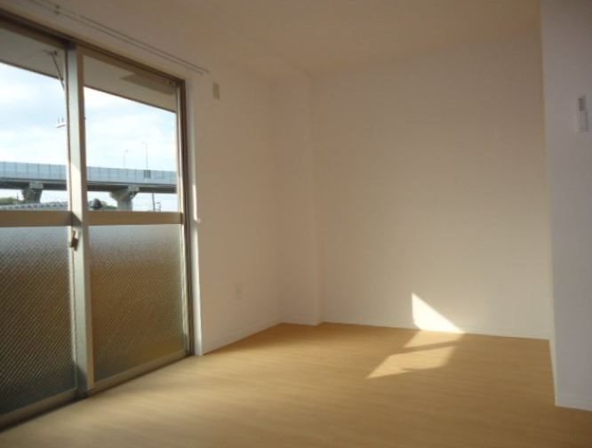 居室・リビング　明るいリビング