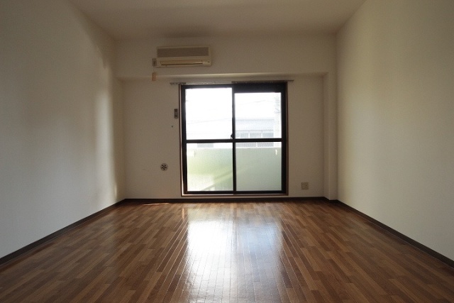 居室・リビング　同物件別号室