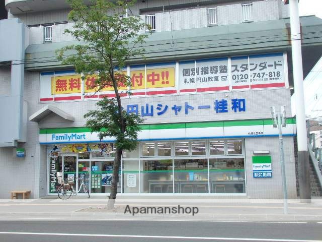 コンビニ　ファミリーマート（コンビニ）まで247m