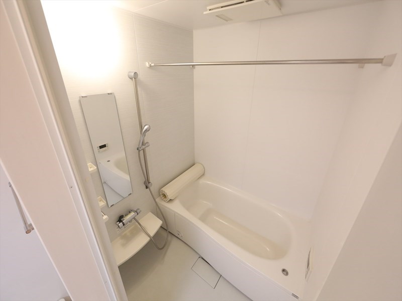 バス・シャワールーム　浴室暖房乾燥機付　追い焚き・オートバス機能付お風呂