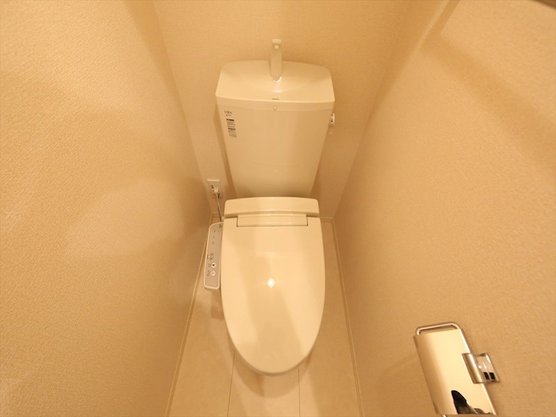 トイレ　温水洗浄暖房便座付トイレ
