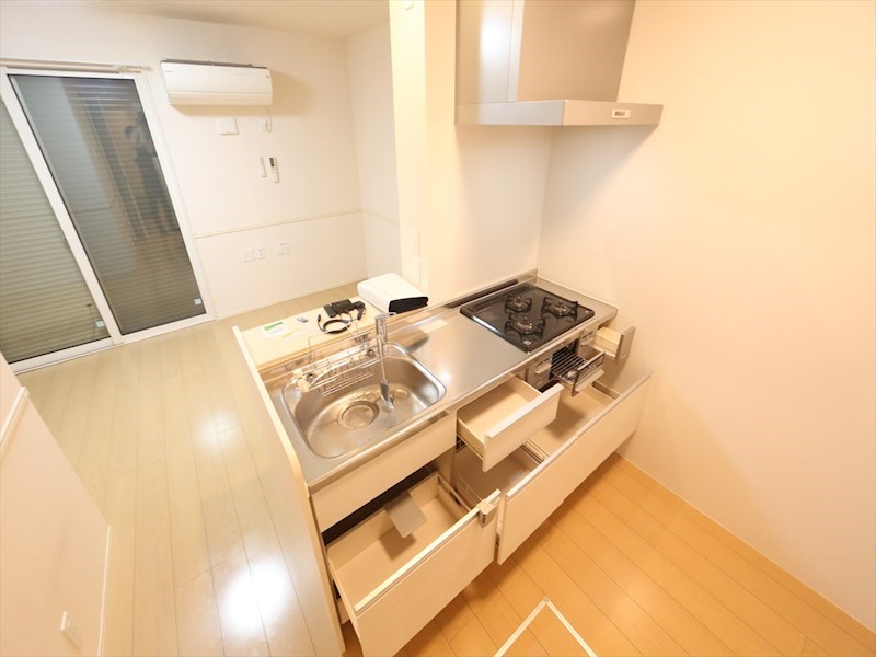 キッチン　システムキッチン（ガス3口コンログリル付）カウンターキッチン