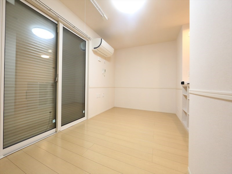 バルコニー　ＬＤＫ10.8帖　カウンターキッチン　エアコン付　バルコニー