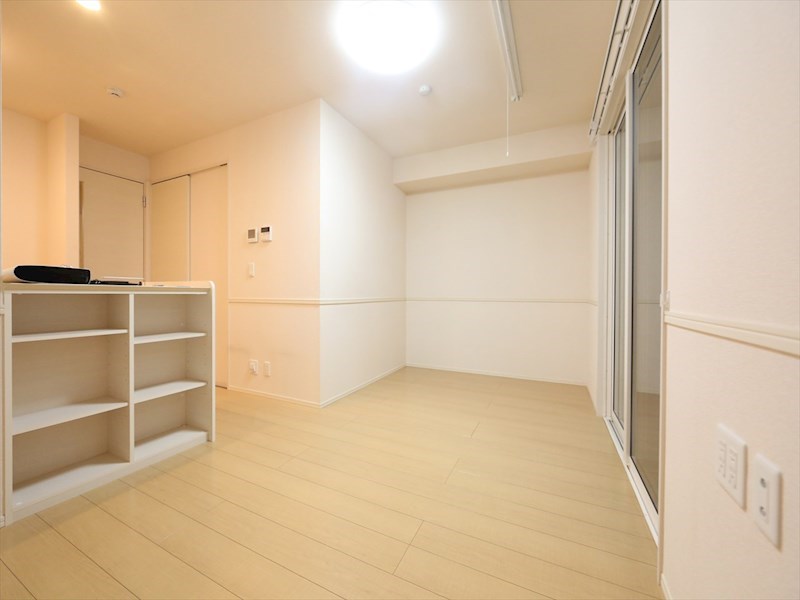 居室・リビング　ＬＤＫ10.8帖　カウンターキッチン　エアコン付　バルコニー