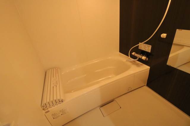 バス・シャワールーム　広々浴室！