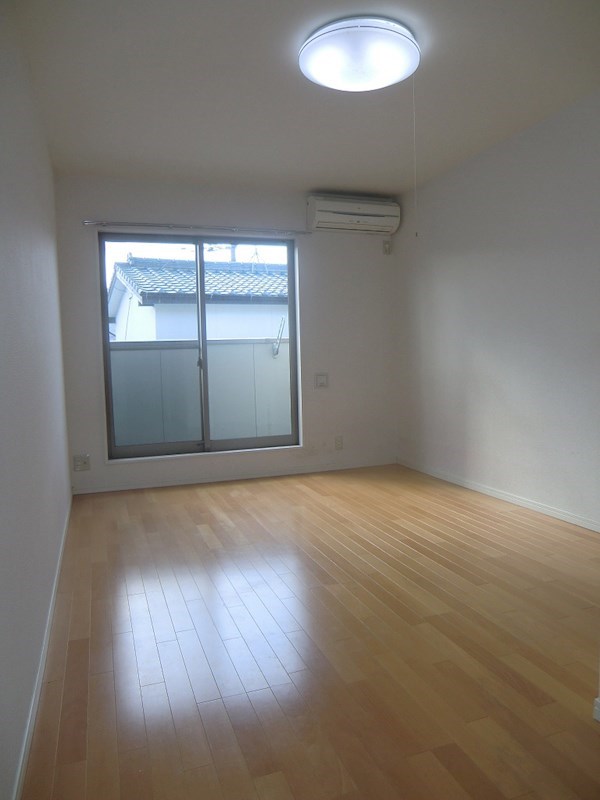 居室・リビング　・別号室参考写真