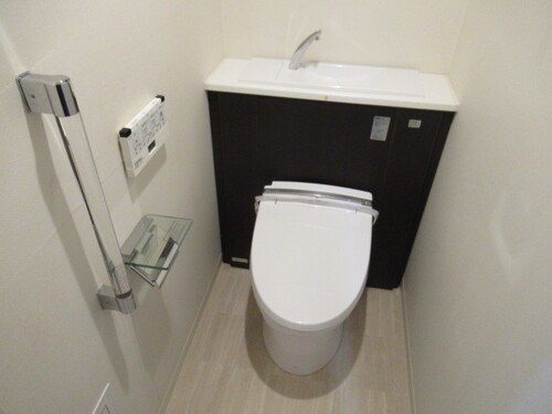 トイレ　洗浄便座付きトイレ