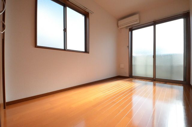 居室・リビング　☆二面採光でお部屋が明るい☆