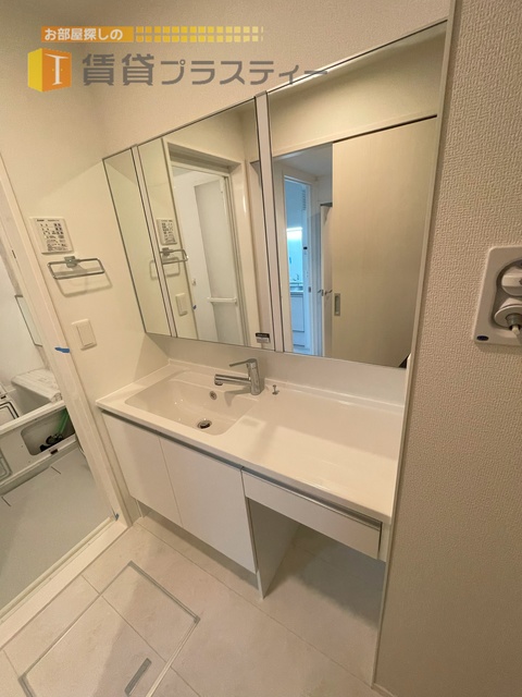 洗面設備　使い勝手の良い独立洗面台です。