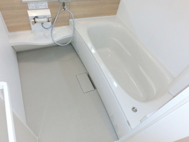 バス・シャワールーム　浴室乾燥機・追焚付きの１坪バス。