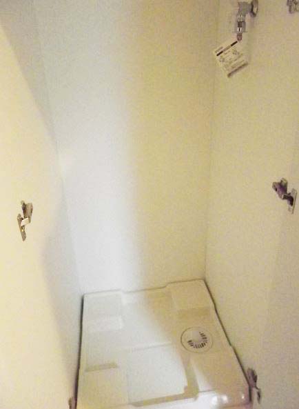 その他設備　★洗濯機置き場、扉付きで音も軽減★