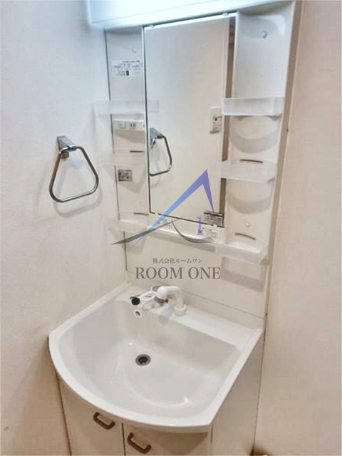 洗面設備　独立洗面台です。