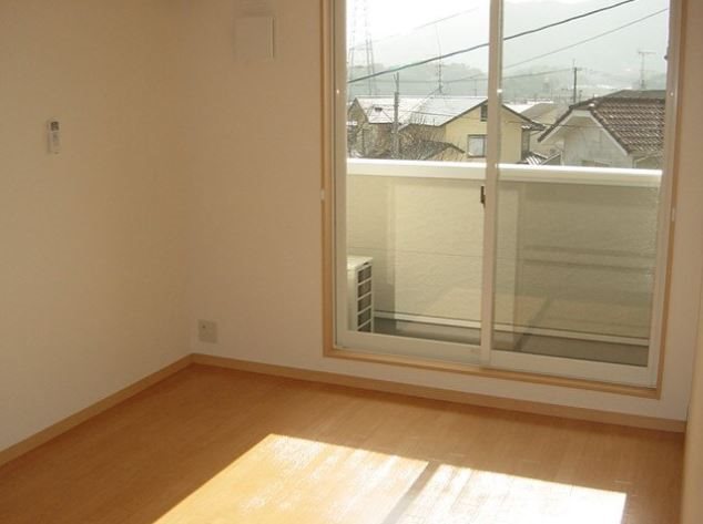 居室・リビング　※別号室の写真です。