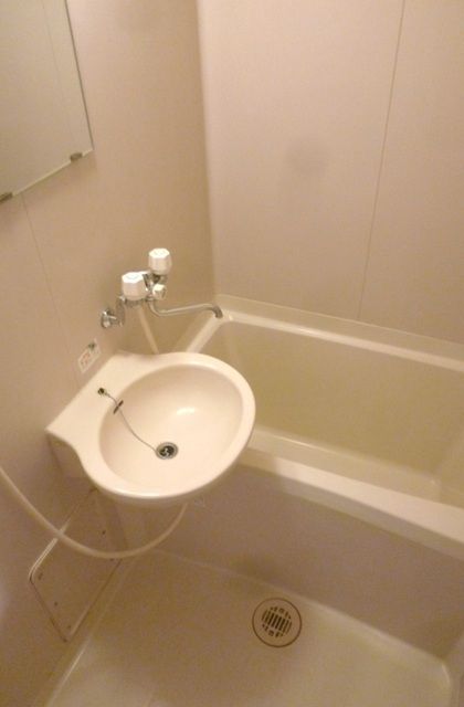 バス・シャワールーム　★清潔感のあるバスルームです★