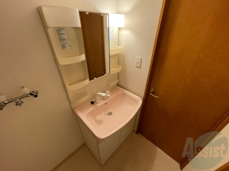 洗面設備　こちらに洗面台があります。朝の洗顔はこちらで。