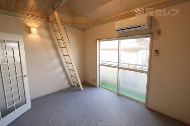 居室・リビング　採光たっぷりの明るいお部屋です。