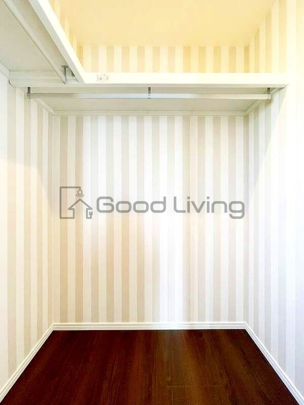 収納　ウォークインクローゼットで大きな荷物もひとまとめにできます♪