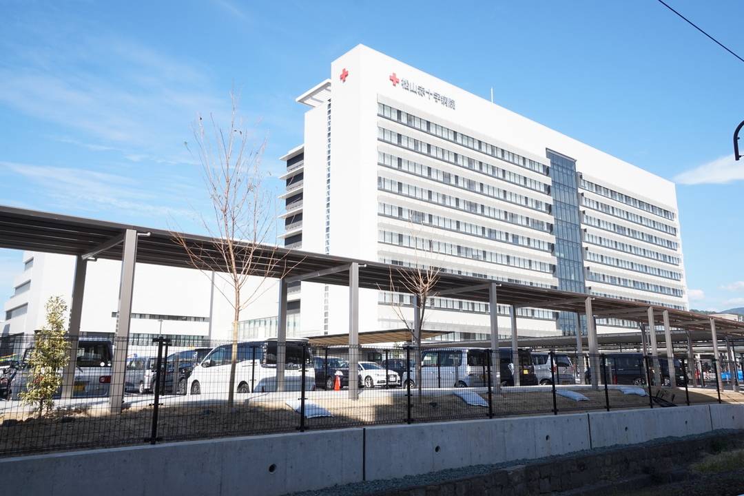 病院　松山赤十字病院（病院）まで623m