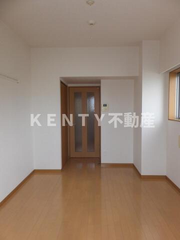 その他部屋・スペース　広くて明るい寝室