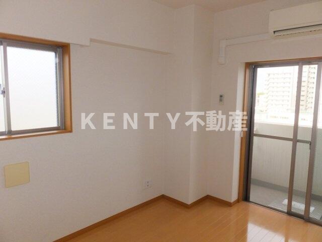 居室・リビング　こちらの居間で趣味の時間をお楽しみください