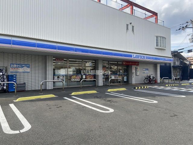 コンビニ　ローソン 東大阪西石切町三丁目店（コンビニ）まで555m