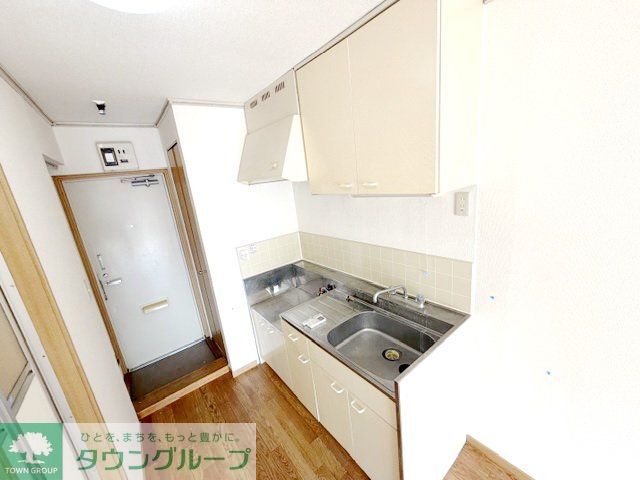 キッチン　同物件別部屋写真