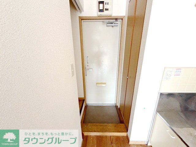 玄関　同物件別部屋写真