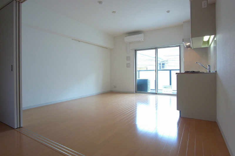 居室・リビング　こちらの居間で趣味の時間をお楽しみください