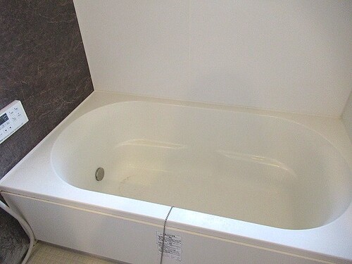 バス・シャワールーム　浴室に窓あり