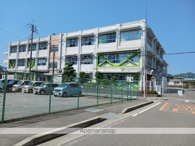 小学校　山崎小学校（小学校）まで350m
