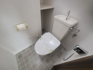 トイレ　ウォシュレット付きのトイレです♪