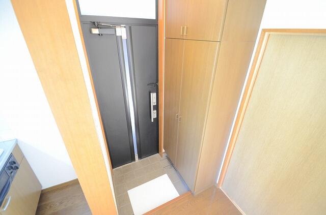 玄関　※別部屋参考写真