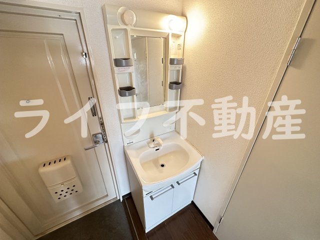 洗面設備　コンパクトで使いやすい洗面所