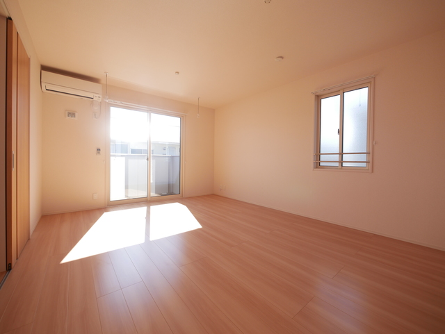 居室・リビング　★二面採光で明るいお部屋です★