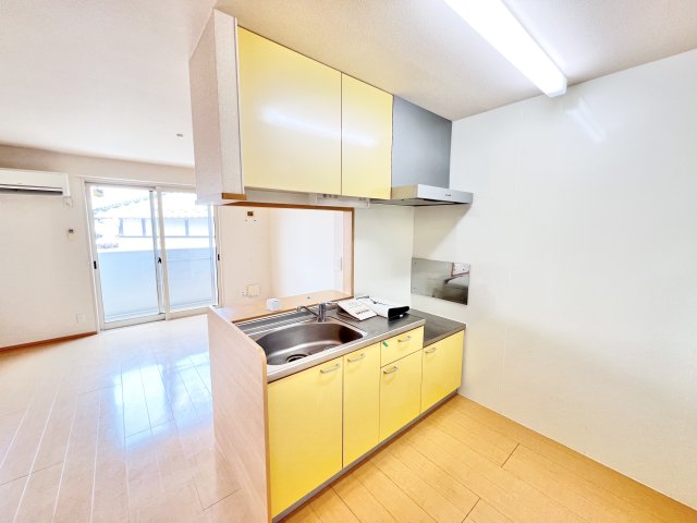 キッチン　※別部屋参考写真