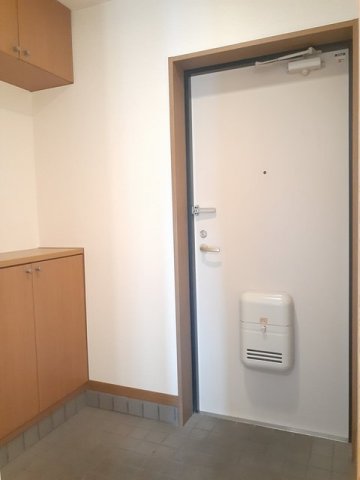 玄関　収納もある玄関です