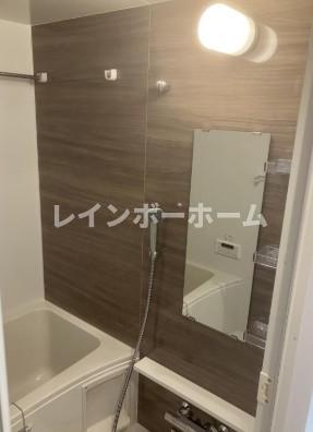 バス・シャワールーム　コンパクトで使いやすいお風呂です