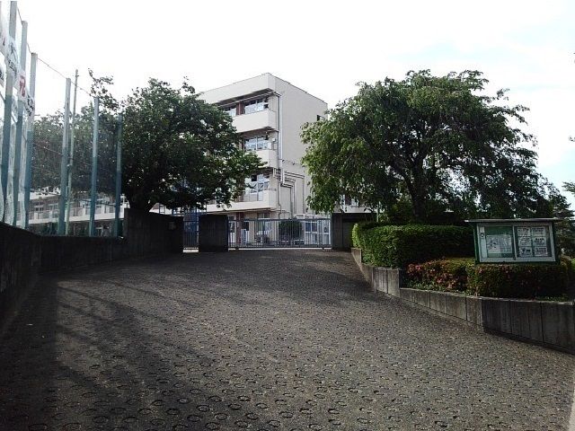 中学校　山崎中学校（中学校）まで1100m
