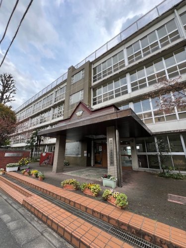 中学校　目黒区立目黒西中学校（中学校）まで527m